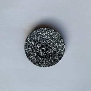 IMG_2961 Nööp: valge-halliträhnuline nööp