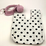 Mustad täpid linasel